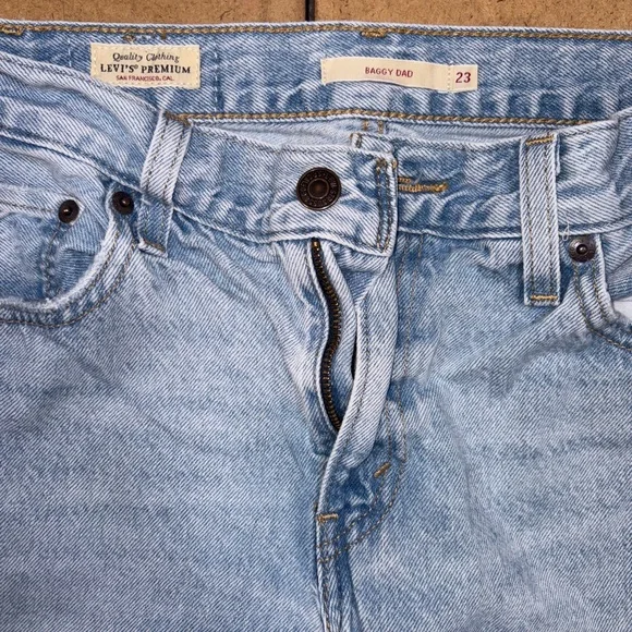 Levi's Premium Light Wash Baggy Dad Jeans - Picture 3 of 4